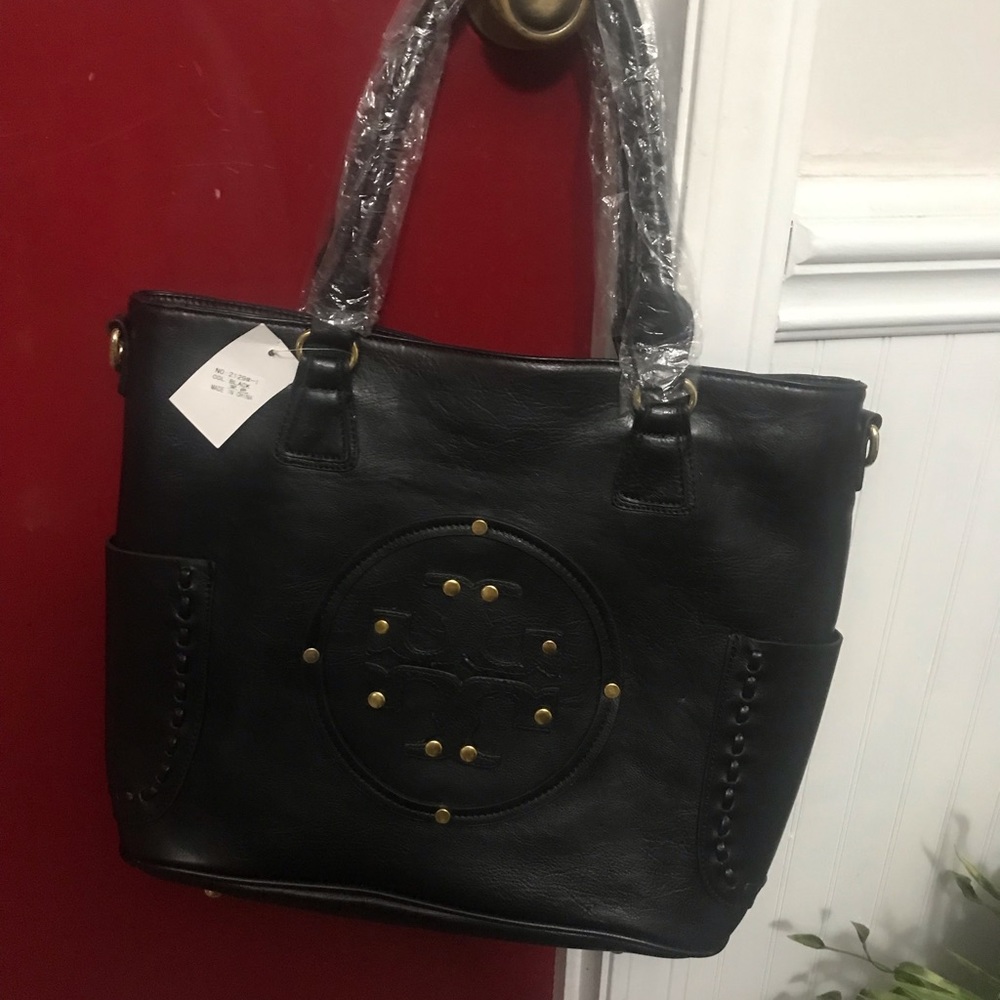 Ladies purse.  New with shoulder strap